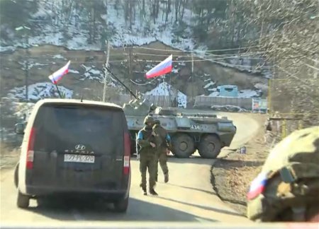 Армянам, желающим пройти через место проведения акции на Лачинской дороге, розданы контактные номера 