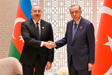 Дан официальный обед в честь глав государств Азербайджана и Турции и их супруг