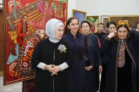 Мехрибан Алиева ознакомилась с выставками в Туркменбаши