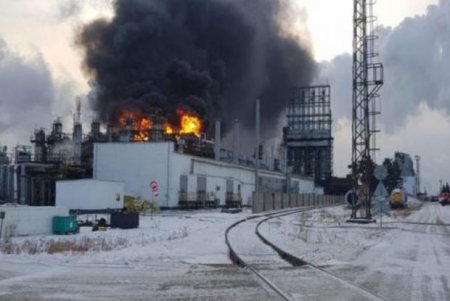 В России на нефтезаводе произошел пожар, есть погибшие