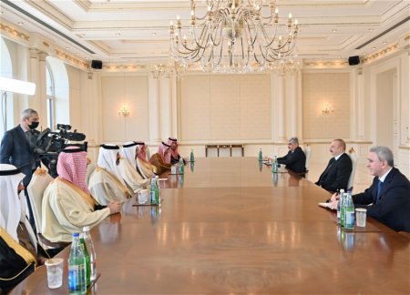 Президент Ильхам Алиев принял делегацию во главе с министром инвестиций Саудовской Аравии 