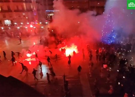 Болельщики устроили погромы во Франции после поражения сборной на ЧМ-2022 Болельщики устроили погромы во Франции после поражения сборной на ЧМ-2022