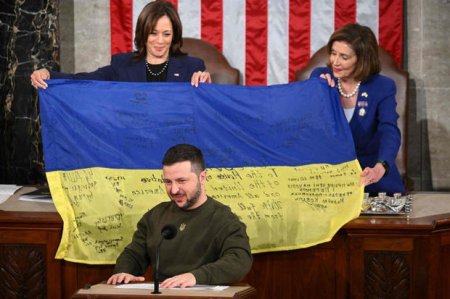 Зеленский передал Конгрессу США флаг Украины от защитников Бахмута