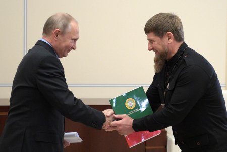 Путин наградил Кадырова орденом Александра Невского
