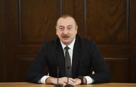 Ильхам Алиев ознакомился с условиями в административном здании Общины Западного Азербайджана - ФОТО