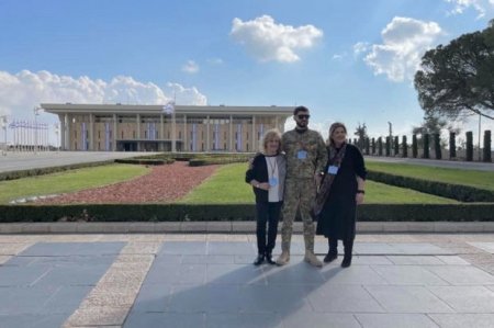 Ветеран второй Карабахской войны встретился с семьей донора в Израиле Ветеран второй Карабахской войны встретился с семьей донора в Израиле