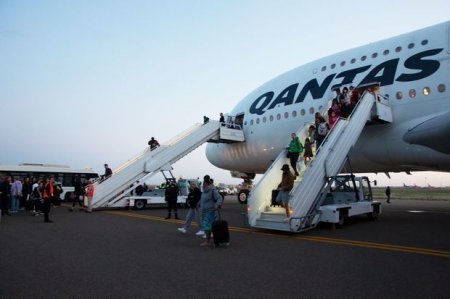 За пассажирами рейса Сингапур-Лондон в Баку прилетел Airbus 380