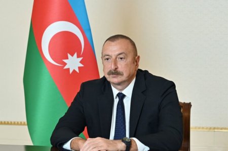 Ильхам Алиев наградил сотрудников Госагентства по оказанию услуг гражданам и социнновациям