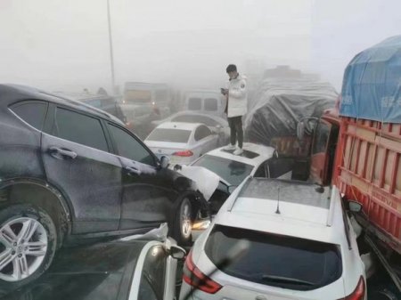 В Китае произошло ДТП с участием 200 автомобилей В Китае произошло ДТП с участием 200 автомобилей