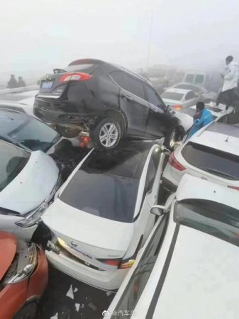 В Китае произошло ДТП с участием 200 автомобилей В Китае произошло ДТП с участием 200 автомобилей