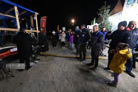 На дороге Ханкенди - Лачын проходит праздничный концерт