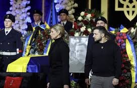 Зеленский пришел на похороны погибшего при взрыве вертолета главы МВД Монастырского