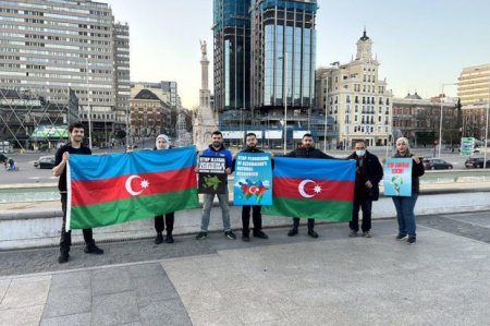 В Мадриде азербайджанцы провели акцию против армянского экотеррора в Карабахе