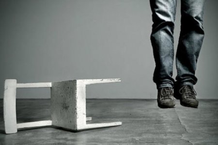 В Гяндже молодой мужчина покончил жизнь самоубийством