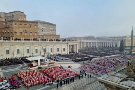В Ватикане похоронили почетного Папу Римского Бенедикта XVI 