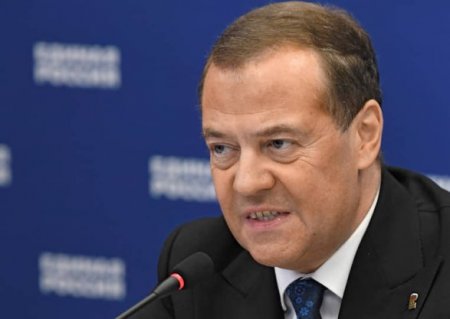 Медведев – Западу: Будем молотить нацистскую падаль