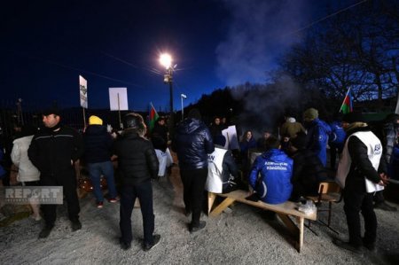Акция протеста на дороге Ханкенди - Лачын продолжается и в ночные часы 