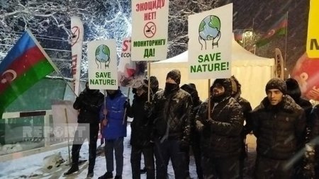 Акция на Лачинской дороге продолжается, несмотря на снежную погоду 