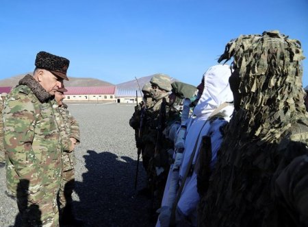 Начальник Генштаба ВС побывал на границе с Армений