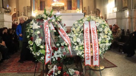 В Тбилиси прощаются с Вахтангом Кикабидзе 