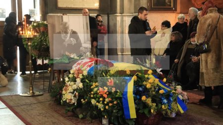 В Тбилиси прощаются с Вахтангом Кикабидзе 