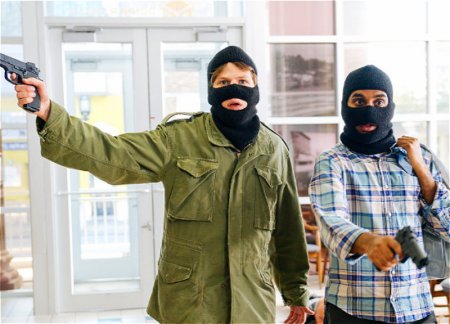 В Ясамале в банк ворвался вооруженный грабитель