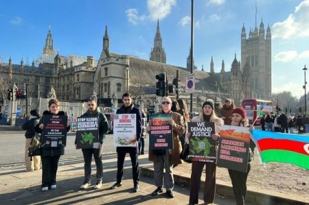  Представители азербайджанской диаспоры провели акцию протеста перед британским парламентом 