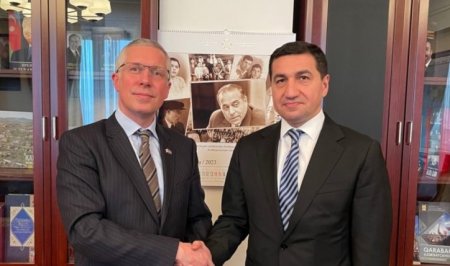 Посол Великобритании встретился с Гаджиевым