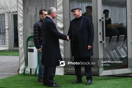 Британский посол принял участие в траурной церемонии по погибшему при атаке на посольство АР в Иране - ФОТО