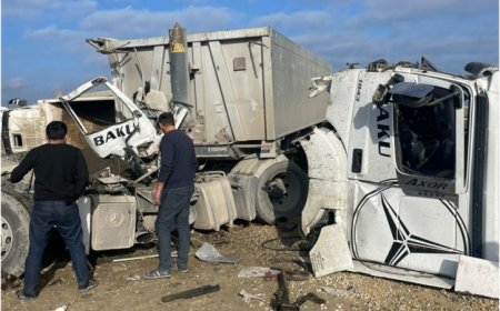 На дороге Баку-Губа столкнулись большегрузы, есть пострадавшие