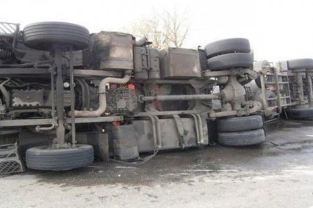 В Ходжалинском районе грузовой автомобиль упал в ущелье: есть пострадавший