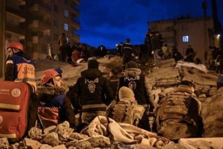 Число погибших в результате землетрясения в Турции превысило 2 900 человек