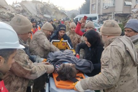 Пятилетнюю девочку в Хатае спасли из-под завалов спустя 51 час