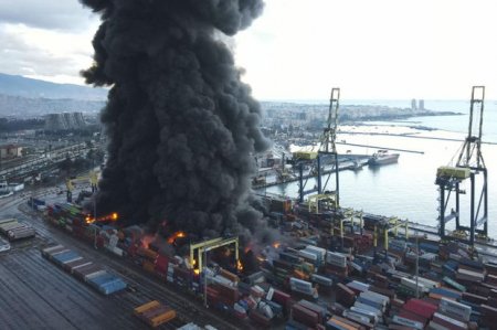 Потушен возникший после землетрясения пожар в турецком порту Искендерун 
