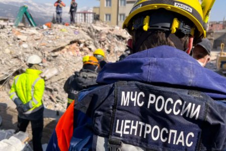 В Турции российские спасатели при разборе завалов жилого дома обнаружили 150 000 долларов