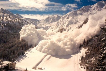  В Таджикистане в результате схода лавин погибли 10 человек