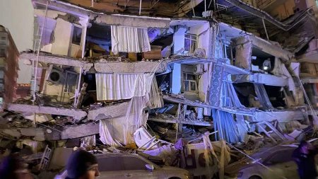 Землетрясение в Турции, обрушились несколько зданий