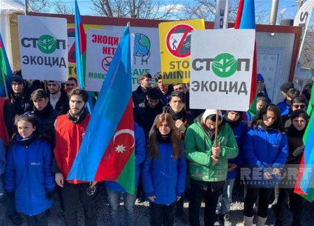 Акция на дороге Ханкенди-Лачын: протестующие требуют положить конец экологическому террору 