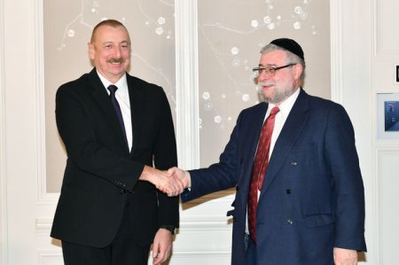 Ильхам Алиев встретился в Мюнхене с президентом Конференции европейских раввинов