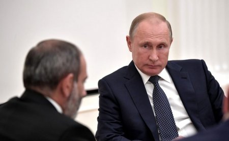 Путин обсудил с Пашиняном реализацию трехсторонних договоренностей