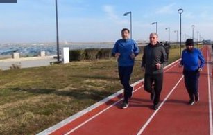 Министры начали утро с пробежки на бульваре Беюкшор 