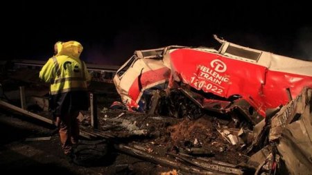 В Греции столкнулись два поезда: десятки погибших - ФОТО В Греции столкнулись два поезда: десятки погибших - ФОТО