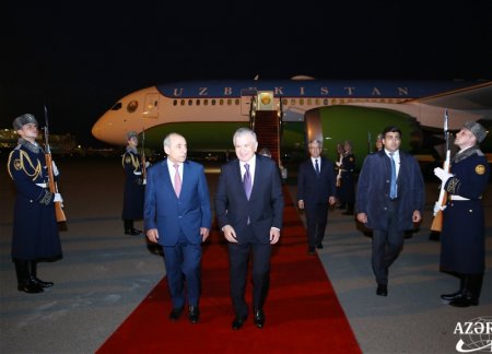 Президент Узбекистана прибыл в Азербайджан 