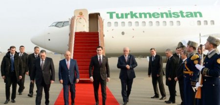 Президент Туркменистана прибыл в Азербайджан