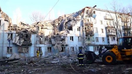 Ракета попала в жилой дом в Запорожье: число жертв растет 