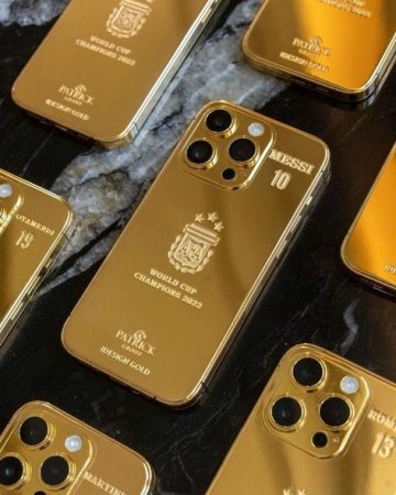 Месси подарил партнерам по сборной золотые смартфоны - ФОТО