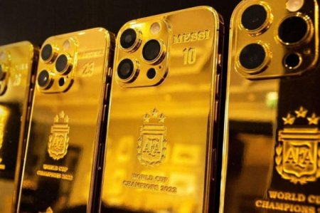 Месси подарил партнерам по сборной золотые смартфоны - ФОТО Месси подарил партнерам по сборной золотые смартфоны - ФОТО