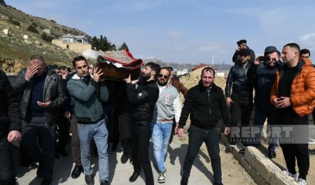 В Баку похоронили погибшего в ходе вооруженного инцидента в гипермаркете 