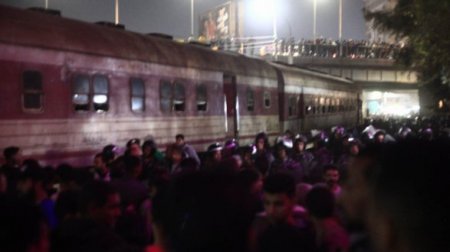 В Египте поезд сошел с рельсов