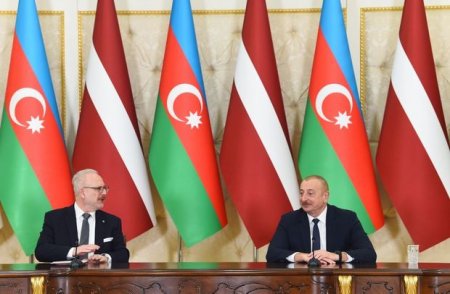 Президенты Азербайджана и Латвии выступили с заявлениями для печати